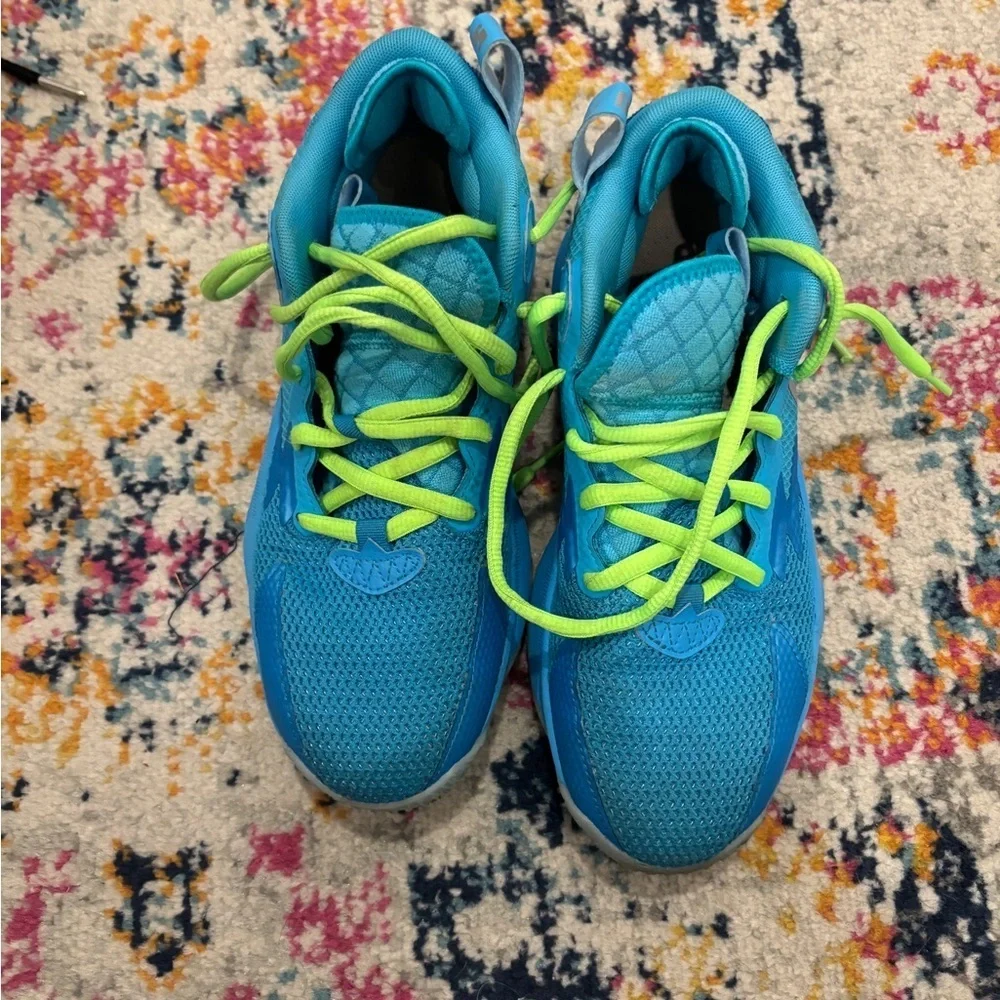 adidas vibrant sneakers